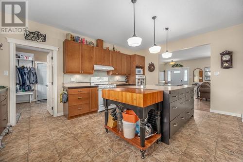 661 Lagoon Court Road, Clinton, BC - Indoor Photo Showing Kitchen