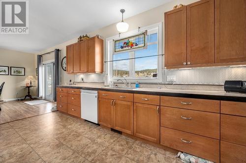 661 Lagoon Court Road, Clinton, BC - Indoor Photo Showing Kitchen