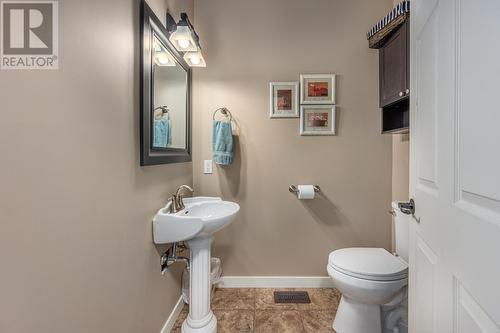 661 Lagoon Court Road, Clinton, BC - Indoor Photo Showing Bathroom