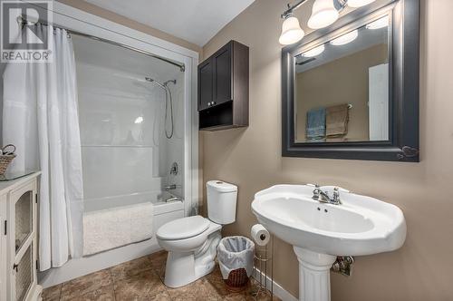 661 Lagoon Court Road, Clinton, BC - Indoor Photo Showing Bathroom