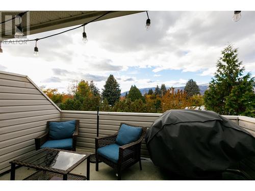 1674 Thayer Court, Kelowna, BC - Outdoor With Exterior