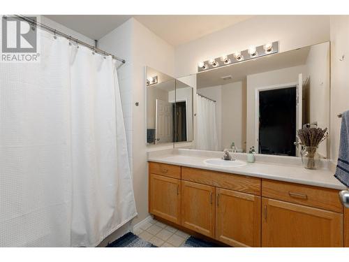 1674 Thayer Court, Kelowna, BC - Indoor Photo Showing Bathroom