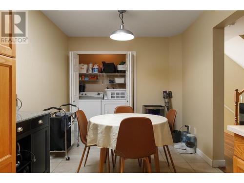 1674 Thayer Court, Kelowna, BC - Indoor Photo Showing Dining Room