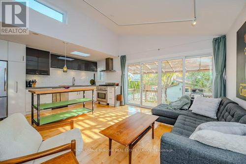 576 Byngmount Avenue, Mississauga, ON - Indoor Photo Showing Living Room