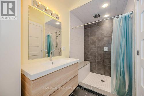 576 Byngmount Avenue, Mississauga, ON - Indoor Photo Showing Bathroom