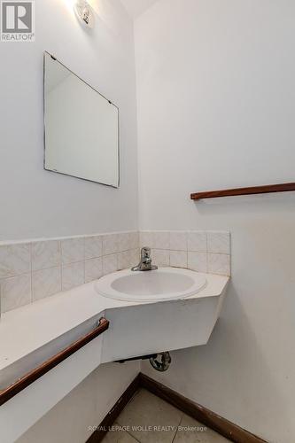 81 Dalegrove Drive, Kitchener, ON - Indoor Photo Showing Bathroom