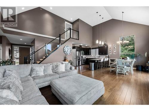 8774 Badger Drive, Kamloops, BC - Indoor Photo Showing Living Room