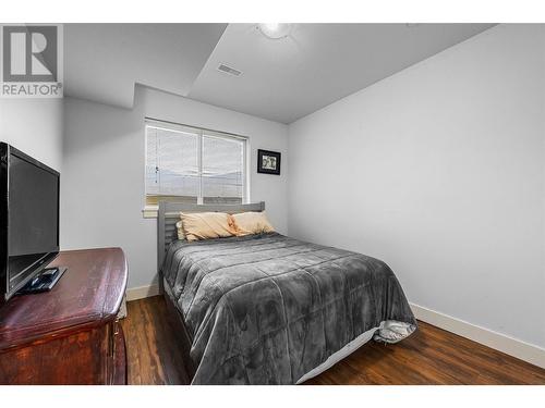 8774 Badger Drive, Kamloops, BC - Indoor Photo Showing Bedroom