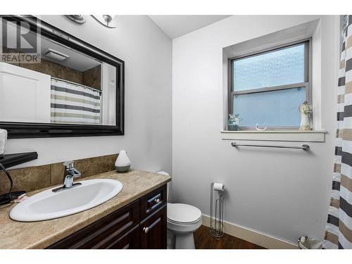 8774 Badger Drive, Kamloops, BC - Indoor Photo Showing Bathroom