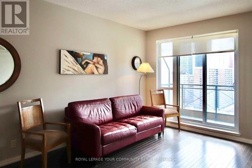 1610 - 35 Hayden Street, Toronto, ON - Indoor Photo Showing Living Room