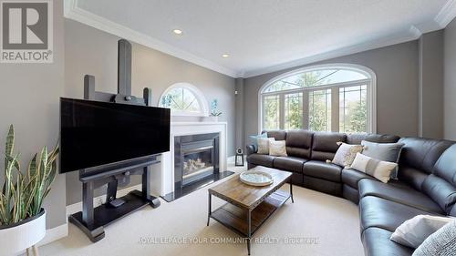 188 Coon'S Road, Richmond Hill, ON - Indoor Photo Showing Living Room With Fireplace