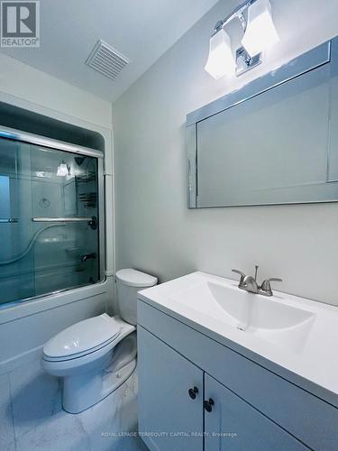 Upper - 43 Mapleton Avenue, Barrie, ON - Indoor Photo Showing Bathroom