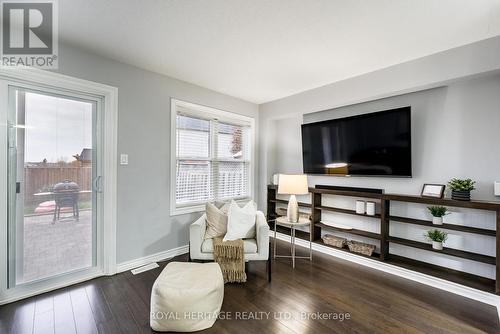 107 Shady Lane Crescent, Clarington (Bowmanville), ON - Indoor Photo Showing Living Room