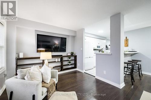 107 Shady Lane Crescent, Clarington (Bowmanville), ON - Indoor Photo Showing Living Room