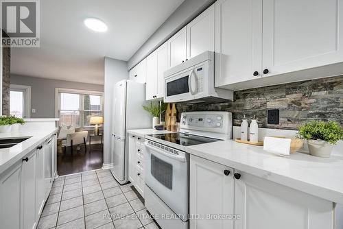 107 Shady Lane Crescent, Clarington (Bowmanville), ON - Indoor Photo Showing Kitchen