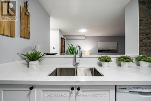 107 Shady Lane Crescent, Clarington (Bowmanville), ON - Indoor Photo Showing Kitchen