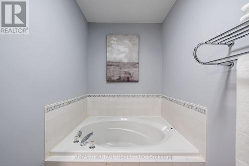 107 Shady Lane Crescent, Clarington (Bowmanville), ON - Indoor Photo Showing Bathroom