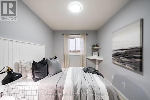 107 Shady Lane Crescent, Clarington (Bowmanville), ON - Indoor Photo Showing Bedroom