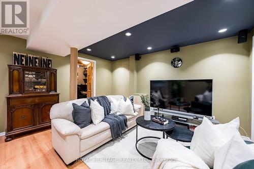 107 Shady Lane Crescent, Clarington (Bowmanville), ON - Indoor Photo Showing Living Room