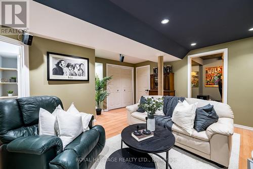 107 Shady Lane Crescent, Clarington (Bowmanville), ON - Indoor Photo Showing Living Room