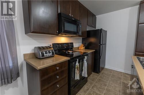 218 Shanly Private, Nepean, ON - Indoor Photo Showing Kitchen