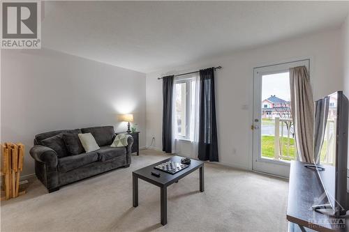 218 Shanly Private, Nepean, ON - Indoor Photo Showing Living Room