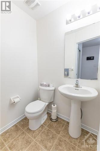 218 Shanly Private, Nepean, ON - Indoor Photo Showing Bathroom