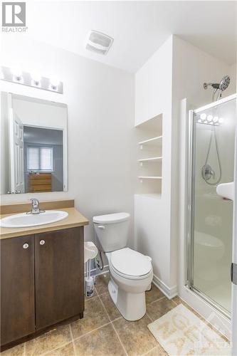 218 Shanly Private, Nepean, ON - Indoor Photo Showing Bathroom