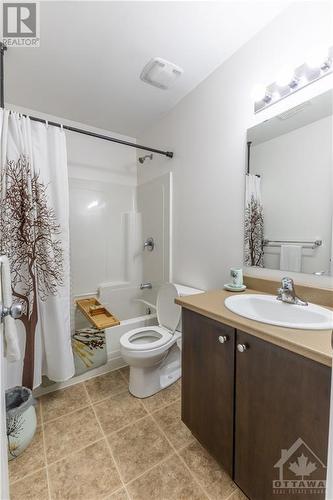 218 Shanly Private, Nepean, ON - Indoor Photo Showing Bathroom