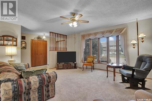 2405 Haultain Avenue, Saskatoon, SK - Indoor Photo Showing Living Room