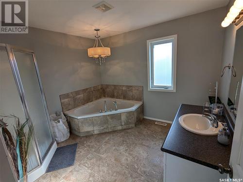 105 Haichert Street, Warman, SK - Indoor Photo Showing Bathroom