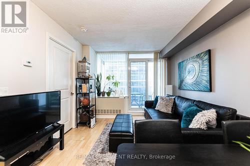 1911 - 4978 Yonge Street, Toronto, ON - Indoor Photo Showing Living Room