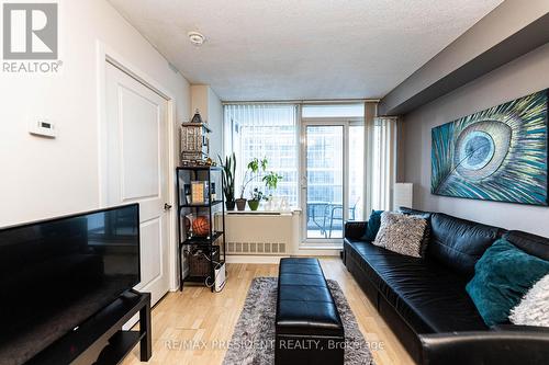 1911 - 4978 Yonge Street, Toronto, ON - Indoor Photo Showing Living Room