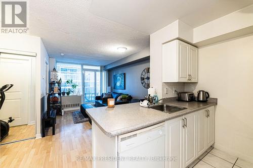 1911 - 4978 Yonge Street, Toronto, ON - Indoor Photo Showing Kitchen