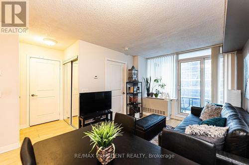 1911 - 4978 Yonge Street, Toronto, ON - Indoor Photo Showing Living Room