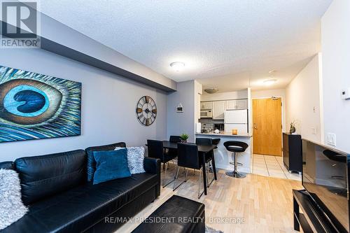 1911 - 4978 Yonge Street, Toronto, ON - Indoor Photo Showing Living Room