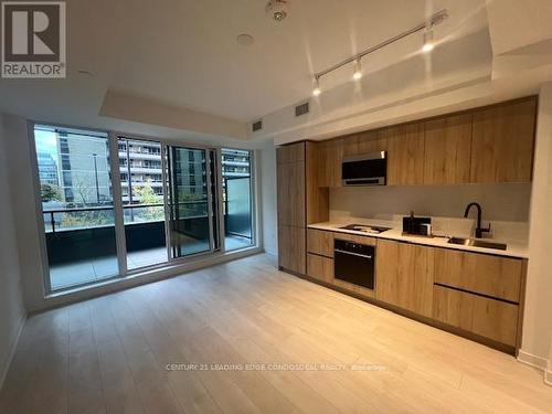 211 - 127 Broadway Avenue, Toronto, ON - Indoor Photo Showing Kitchen