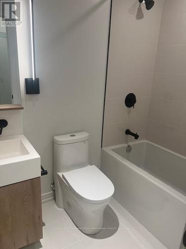 211 - 127 Broadway Avenue, Toronto, ON - Indoor Photo Showing Bathroom