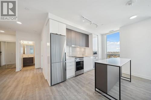 A1207 - 30 Upper Mall Way, Vaughan, ON - Indoor Photo Showing Kitchen