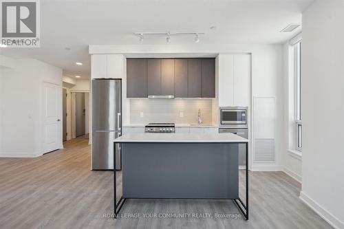 A1207 - 30 Upper Mall Way, Vaughan, ON - Indoor Photo Showing Kitchen With Upgraded Kitchen