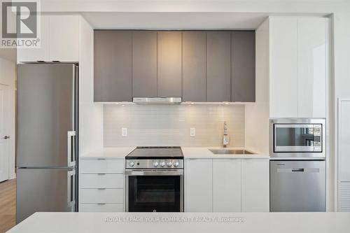 A1207 - 30 Upper Mall Way, Vaughan, ON - Indoor Photo Showing Kitchen With Upgraded Kitchen