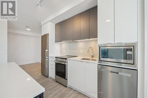 A1207 - 30 Upper Mall Way, Vaughan, ON - Indoor Photo Showing Kitchen With Upgraded Kitchen