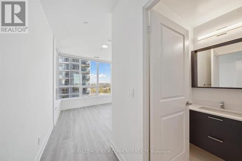 A1207 - 30 Upper Mall Way, Vaughan, ON - Indoor Photo Showing Bathroom