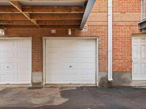 Garage - 325 Rue Caisse, Montréal (Verdun/Île-Des-Soeurs), QC - Indoor Photo Showing Garage