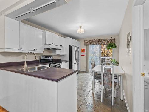 Cuisine - 325 Rue Caisse, Montréal (Verdun/Île-Des-Soeurs), QC - Indoor Photo Showing Kitchen With Double Sink