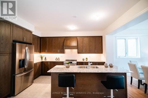 3321 Sixth Line, Oakville, ON - Indoor Photo Showing Kitchen With Double Sink With Upgraded Kitchen