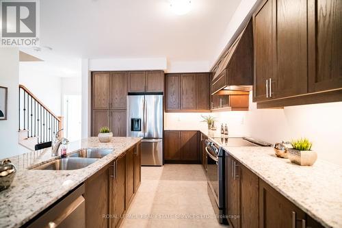 3321 Sixth Line, Oakville, ON - Indoor Photo Showing Kitchen With Double Sink With Upgraded Kitchen