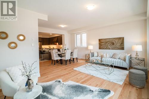 3321 Sixth Line, Oakville, ON - Indoor Photo Showing Living Room