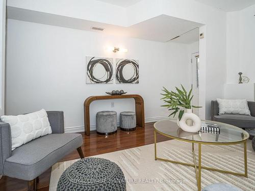 181 Earlscourt Ave, Toronto, ON - Indoor Photo Showing Living Room