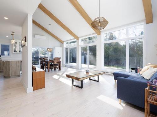 Vue d'ensemble - 95 Rue Des Merles, Sainte-Clotilde, QC - Indoor Photo Showing Living Room